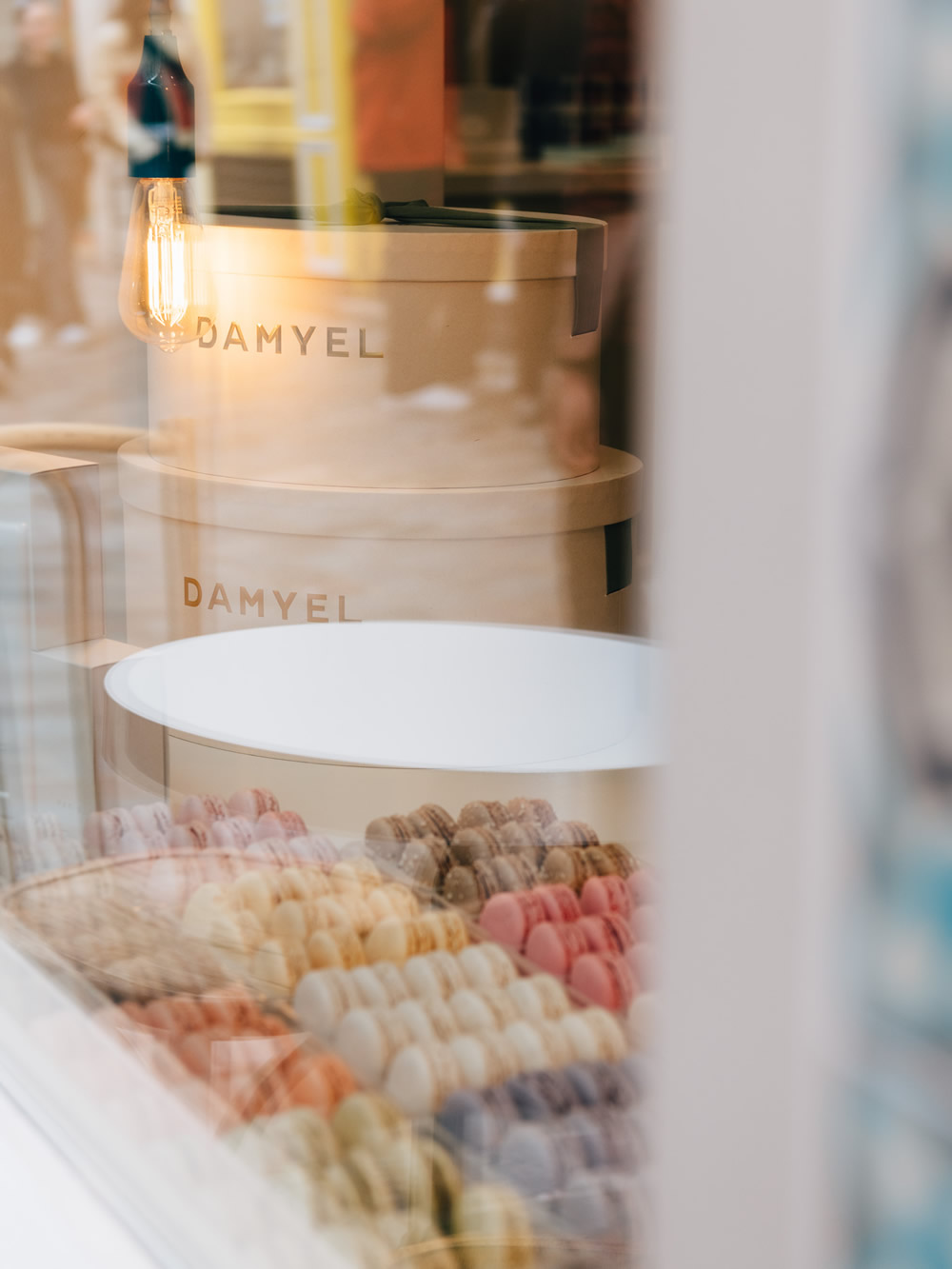 Macarons Paris shops