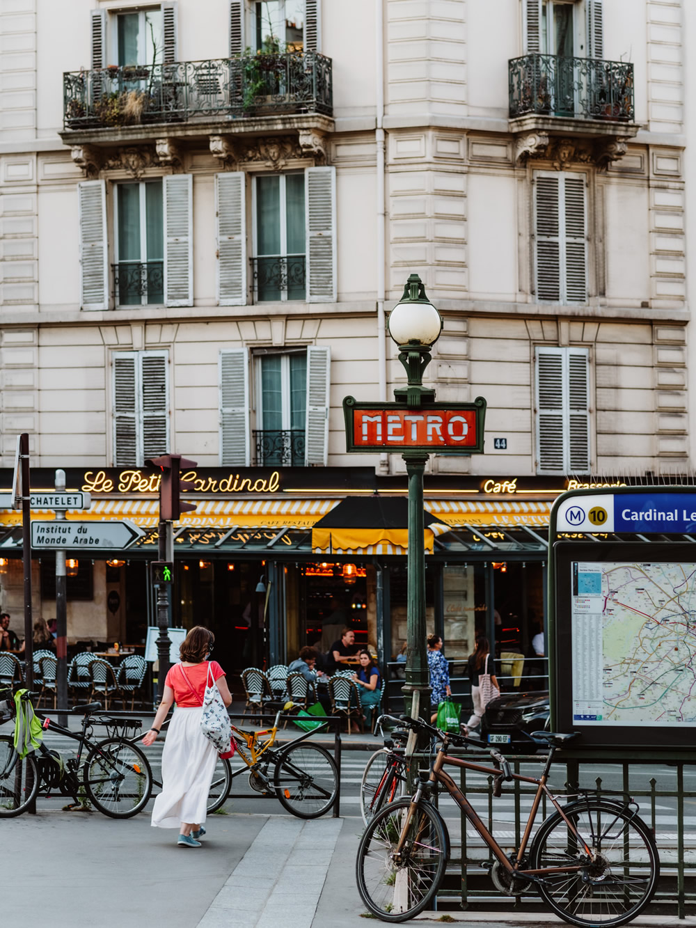 Metro in Paris: buy subway tickets (online)